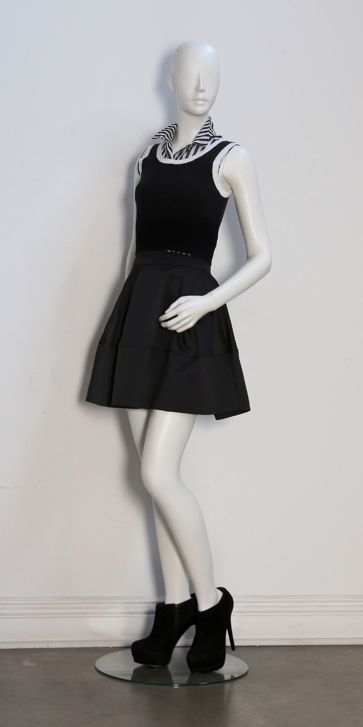Contempo Female Fashion Mannequin w/ Abstract Head CONT-F2