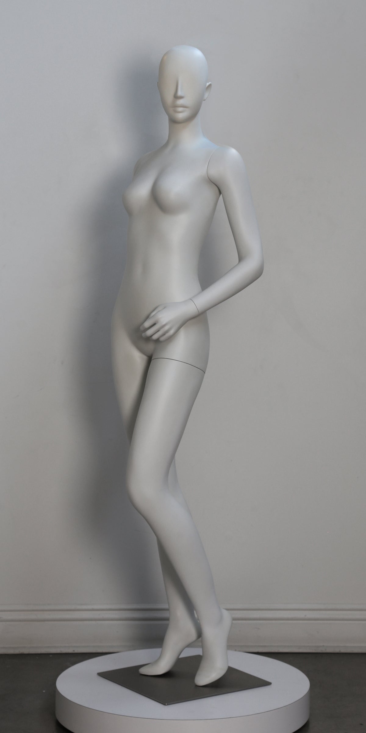 CONT-F2 - Fashion Female Mannequin, Abstract Head