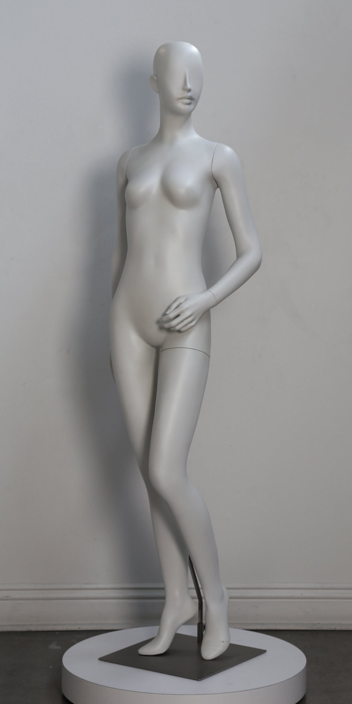 CONT-F2 - Fashion Female Mannequin, Abstract Head